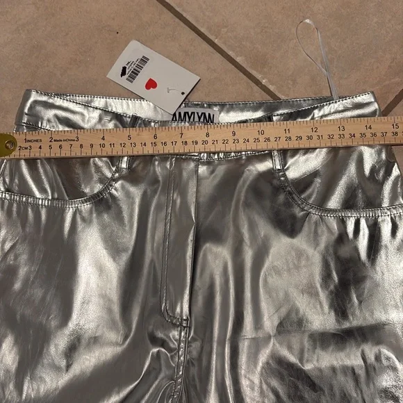 NWT Amy Lynn Textured Faux Leather Straight-Leg Silver Trousers SZ: M - Picture 7 of 8